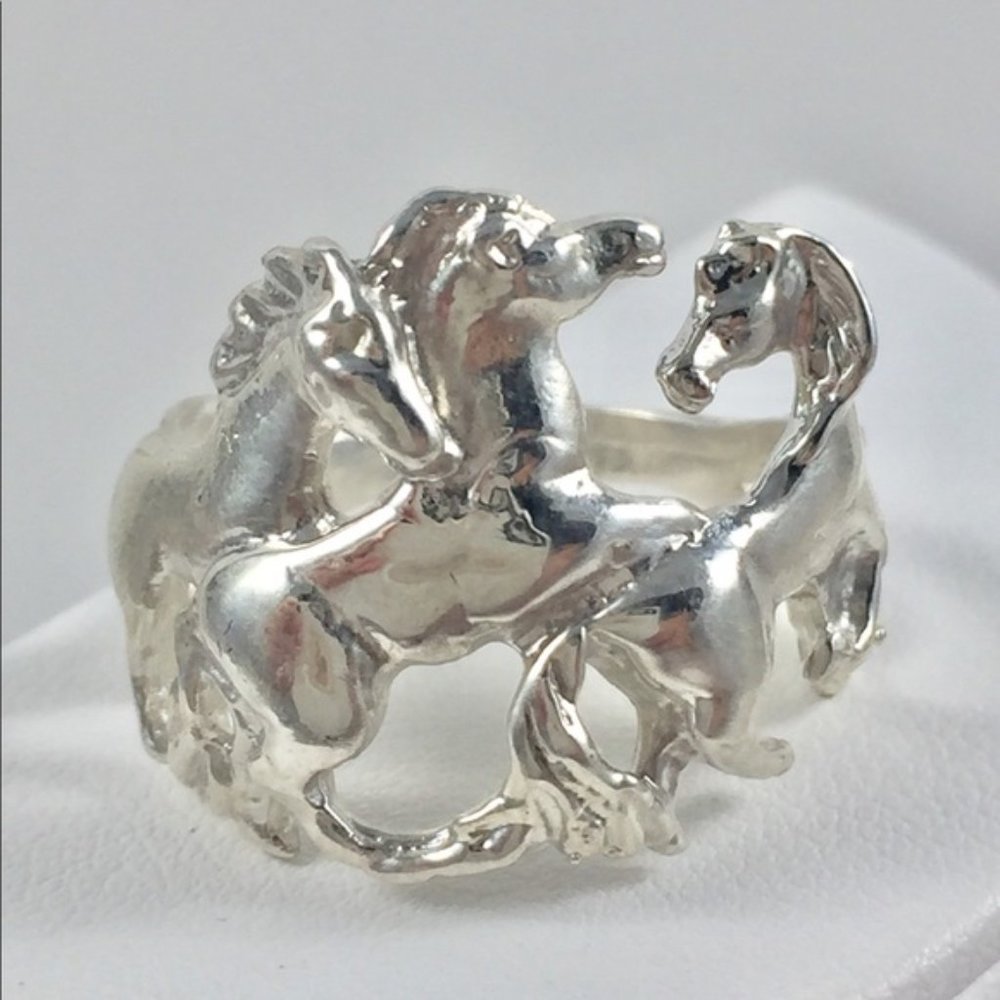 NWT Sterling silver .925 Wild Horses art ring